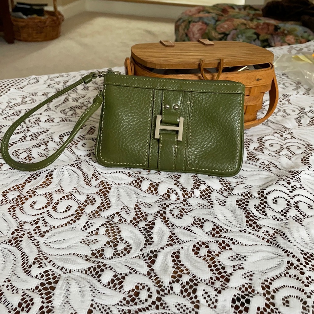 Fossil Small Size Wristlet In Color Olive Green! - image 1